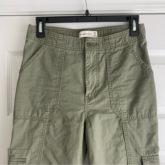 Abercrombie Relaxed Cargo Pants - Picture 1 of 5